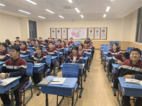 学生会全体成员参会.jpg