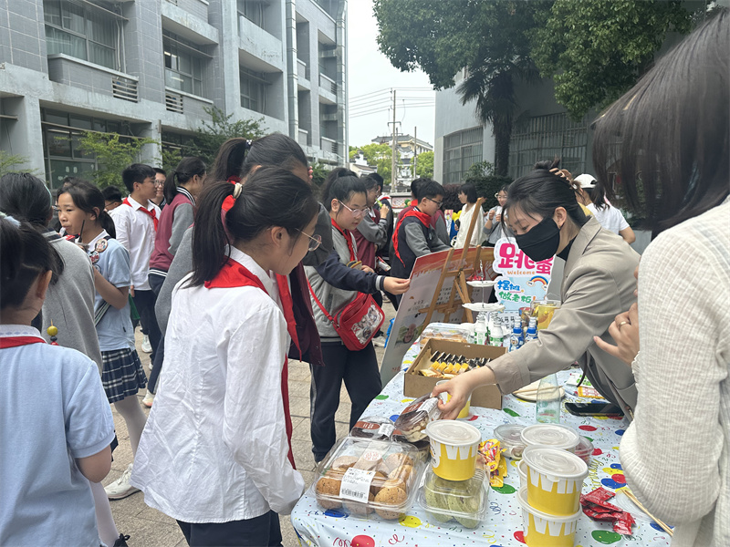 8 食品摊位.jpg